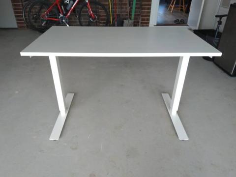 IKEA SKARSTA Sit/Stand Desk (120cmx70cm) in excellent condition