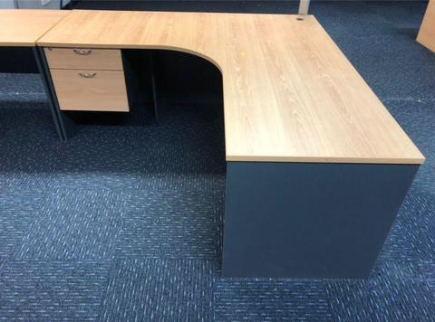 Corner desk& office furniture (can delivery)