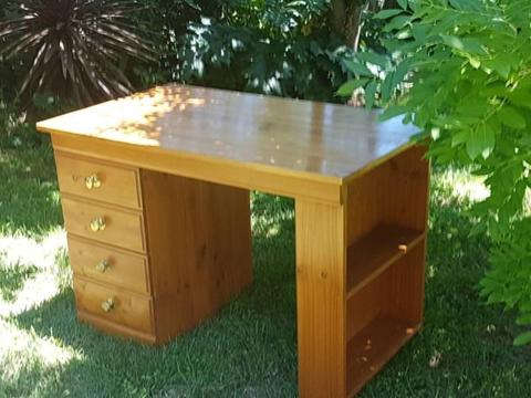 Student Desk in very good condition