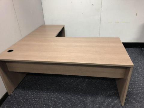 Desk ( can delivery)