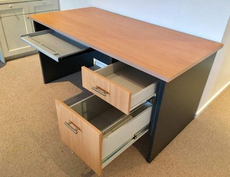 Desk - large, high quality and beautiful condition