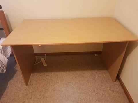 Desk in good condition