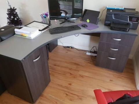 Corner desk in great condition for sale
