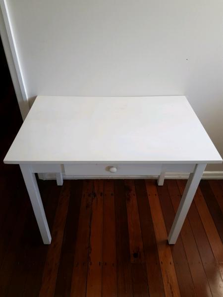 White desk with drawer