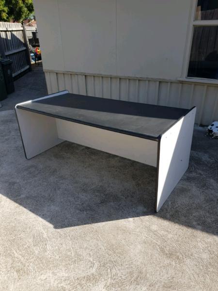 Desk. Free to good home