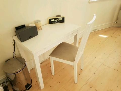 Ikea Bjursta extendable table / desk 2 chairs