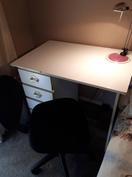Desk and chair $20 only