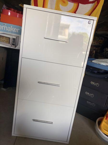 Filing cabinet with key