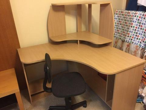 A very nice computer / study desk is on sale!