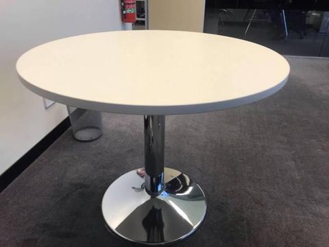 Round meeting table - 900mm
