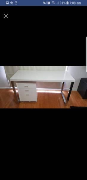 Officeworks white high gloss desk. Rrp $300. With matching fil