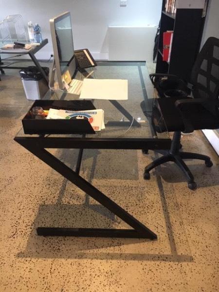 Office desks Glass and Steel - Modern Z Design