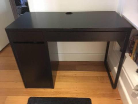 Desk in Good condition