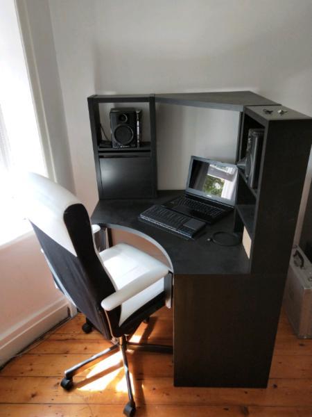 Corner studio desk chair