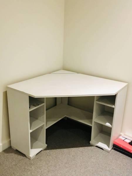 Corner desk for sale - Good Condition