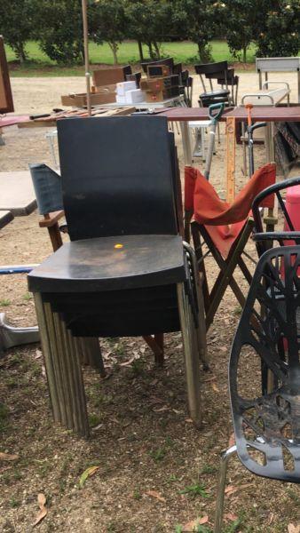 6 outdoor cafe chairs $25