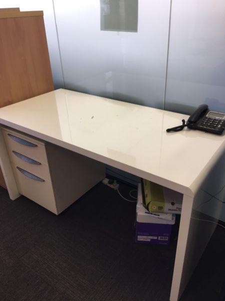 Desk 1500X700X800 mm, excellent condition as new