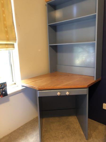 Solid wood corner desk with hatch