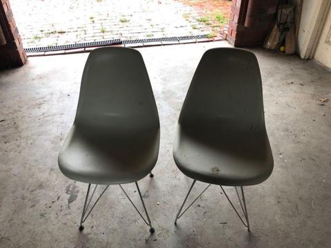 Mid-Century style plastic chaired with metal frame