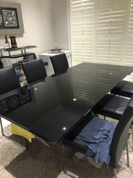 Wanted: Dining glass table 6 leather chairs
