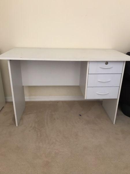 Desk (white)