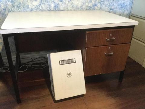 Free old desk