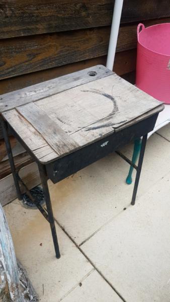 Free old school desk