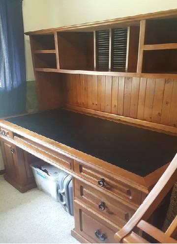 Large Desk with Hutch