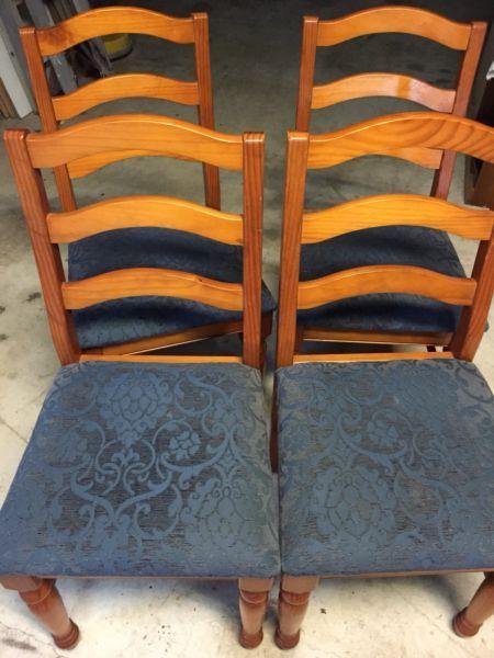 4x dining table chairs