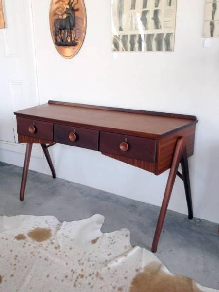 Fully Restored Vintage Mid-Century Mahogany Desk