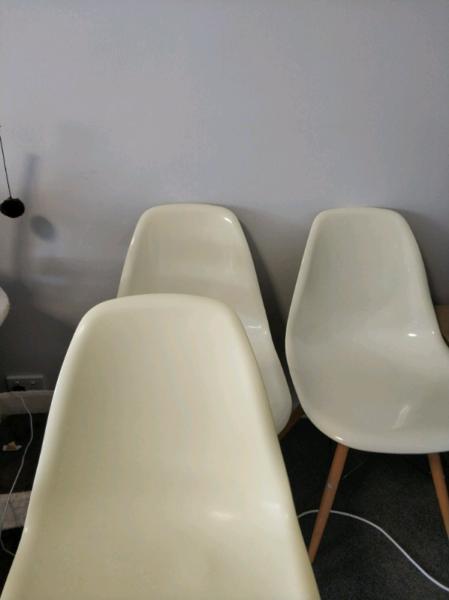 5 x offwhite Matt Blatt chairs