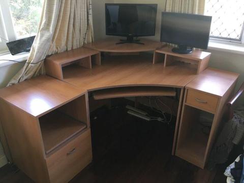Corner desk (3 piece)