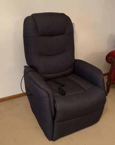 Kingsford Lou Lift Chair with Dual Motor
