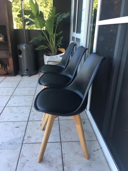 6 black dining room chairs in excellent condition