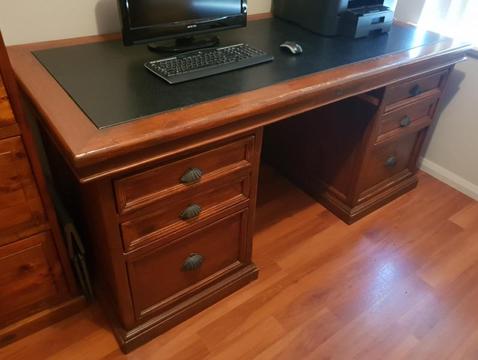 Grand Wooden Desk