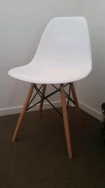 Replica Eames DSW chair (brand new)