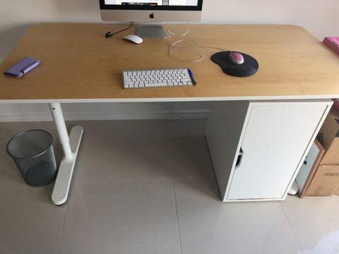 Wooden Desk in perfect condition