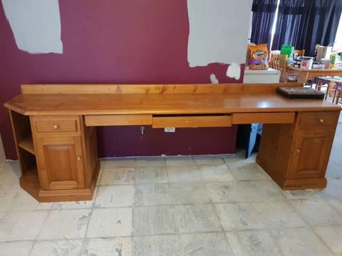 Made to measure desk