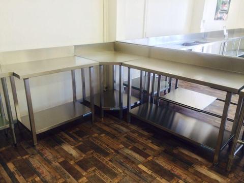 BRAND NEW - 610MM SPLASH BACK STAINLESS STEEL BENCHES AT BRAYCO