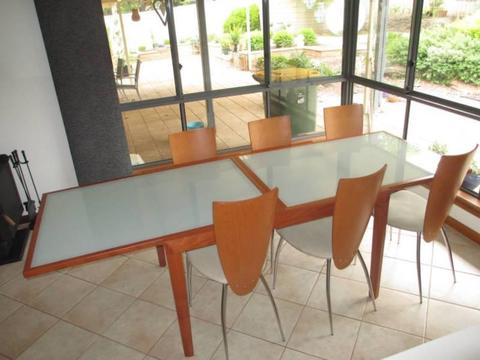 EXTENDABLE DINING TABLE AND 6 CHAIRS