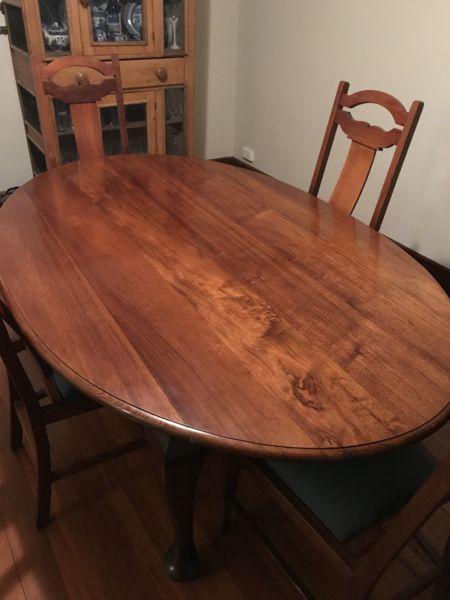 Oval dining table with 6 high back chairs