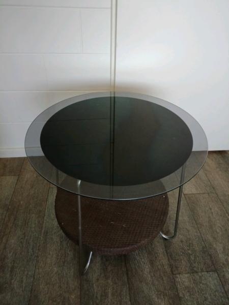 Round out door table