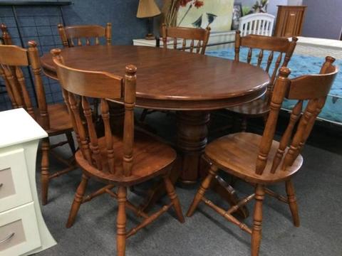Strong extendable wooden dining table seats 6-8
