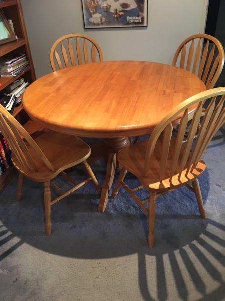 Baltic Pine 6 seater round table & 6 chairs