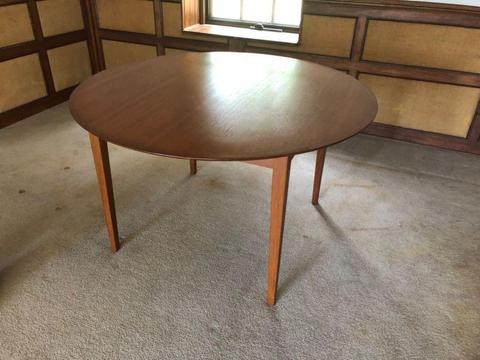 Round Table for sale , excellent condition