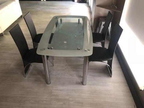 New Dining table / 4 chairs