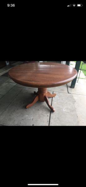 Solid wood extendable dining table