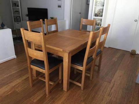 Solid English Oak Extension Dining Room Table and 6 Chairs
