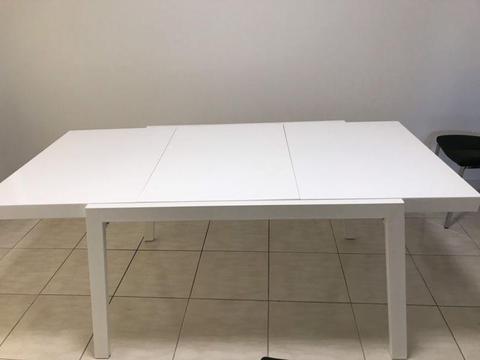 'Freedom' White 2-Pac Extendable table