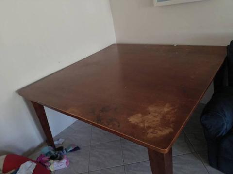 Table no chairs